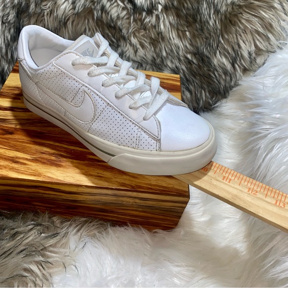 Nike Sweet Classic Shoes White Leather Athletic Sneakers Women’s Size 7/38EUR - Picture 9 of 9